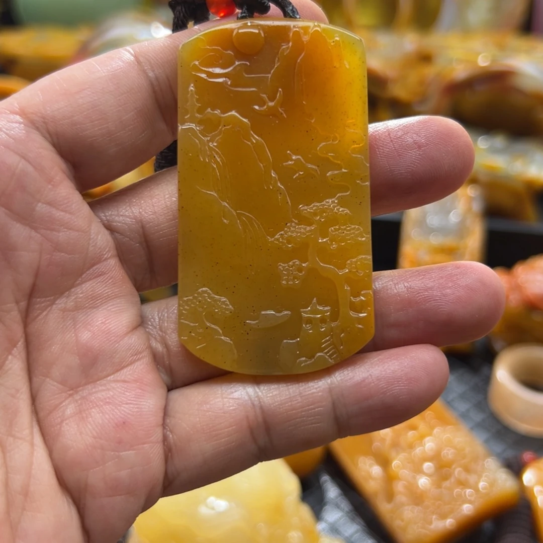 颈饰未镶嵌石英质玉