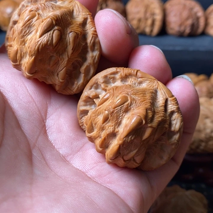 好***吾文玩核桃把件吞噬