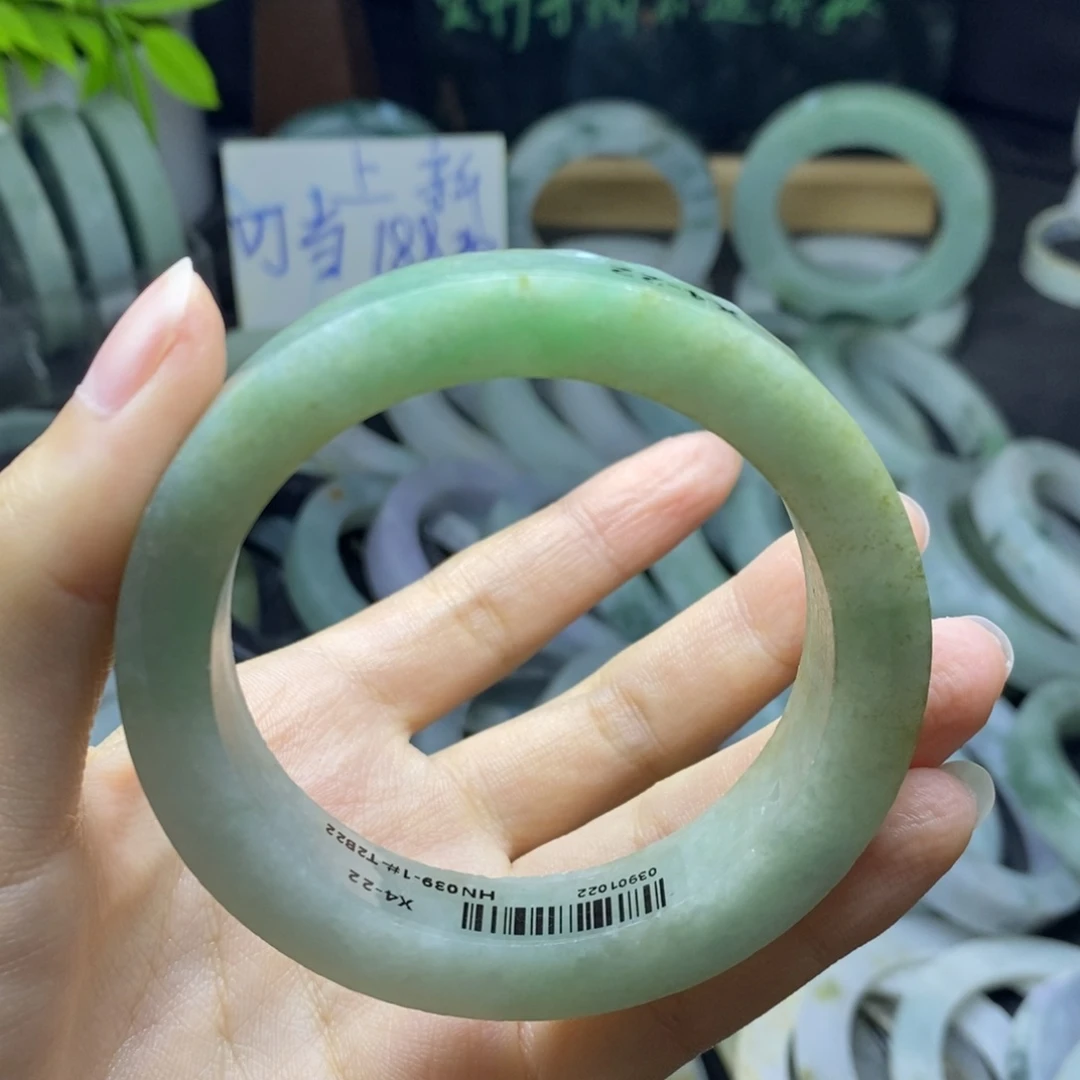 搞***包定制翡翠未镶嵌手镯
