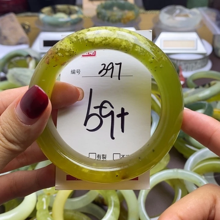 蛇纹石玉手镯未镶嵌