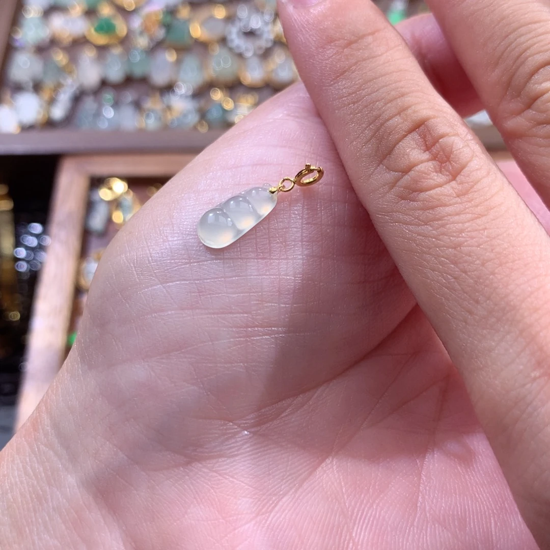 翡翠18K金镶嵌颈饰翡翠