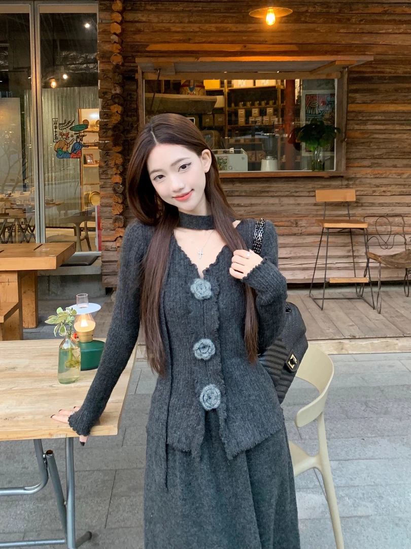 【港岛玫瑰】秋冬网红花朵飘带上衣+显瘦半身裙套装温柔针织两件套