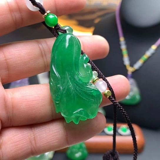 翡翠吊坠(赠链)未镶嵌吊坠