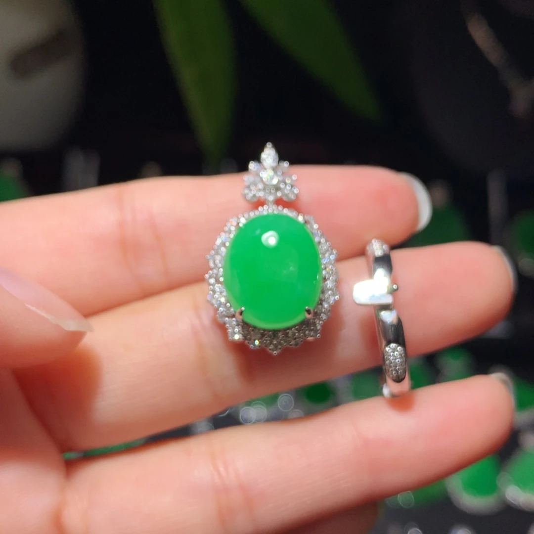 翡翠颈饰18K金镶嵌翡翠戒指，吊坠两用款