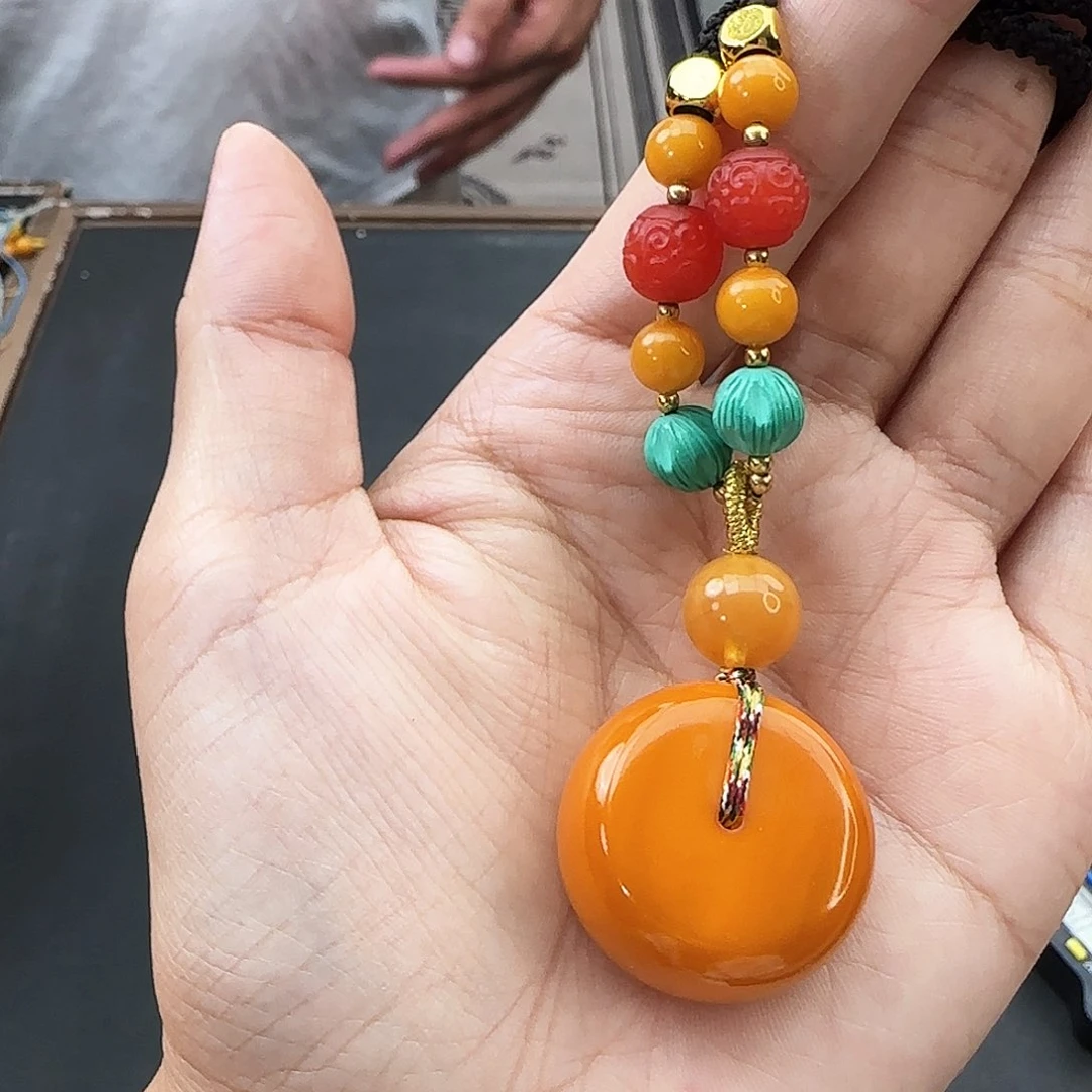 未镶嵌颈饰琥珀吊坠