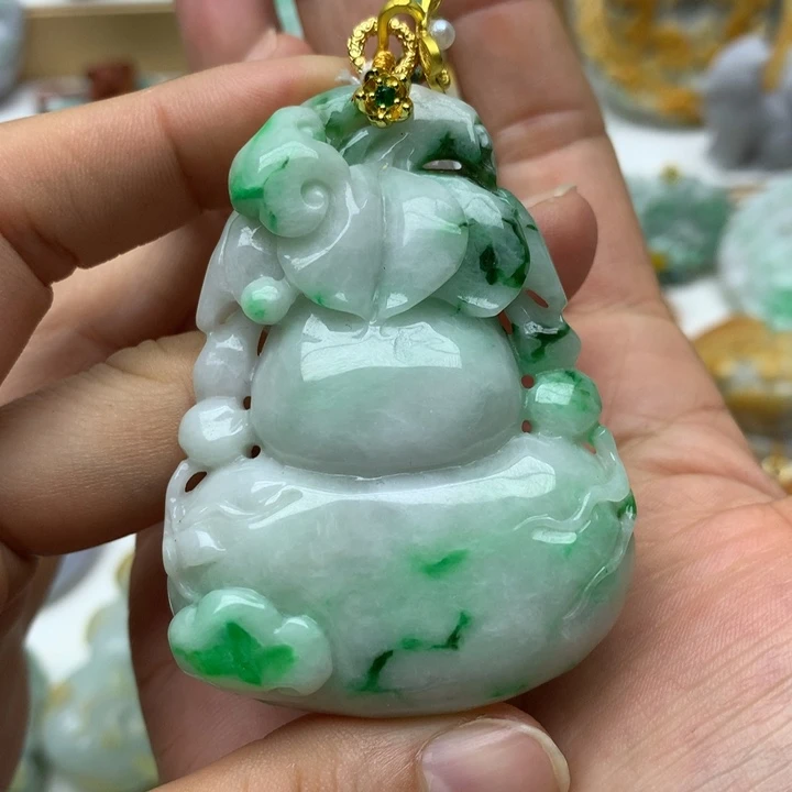 翡翠颈饰未镶嵌翡翠