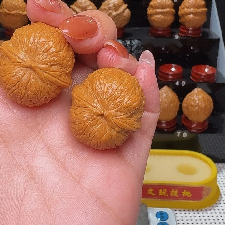 与***舞把件文玩核桃金豆豆…………99