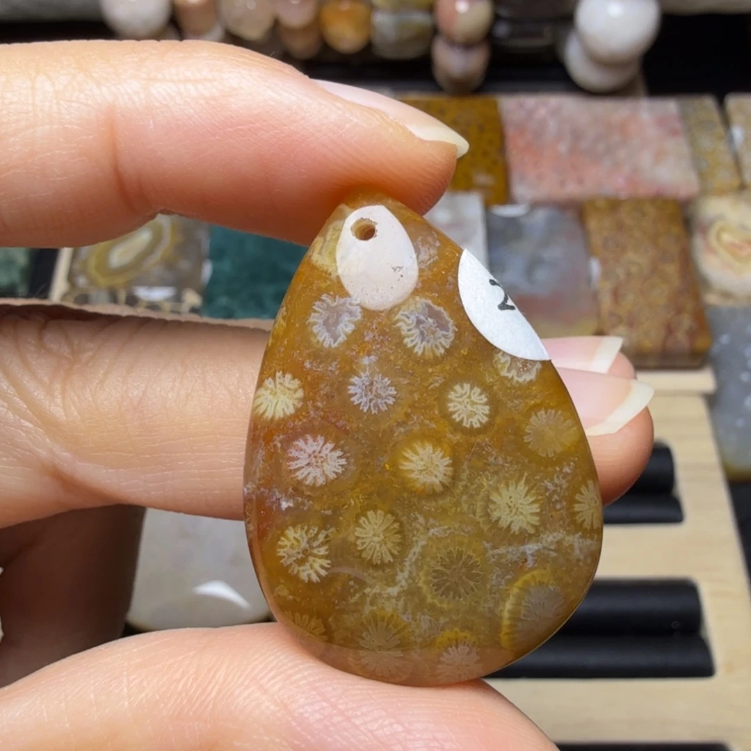 硅化玉未镶嵌带点小火焰纹