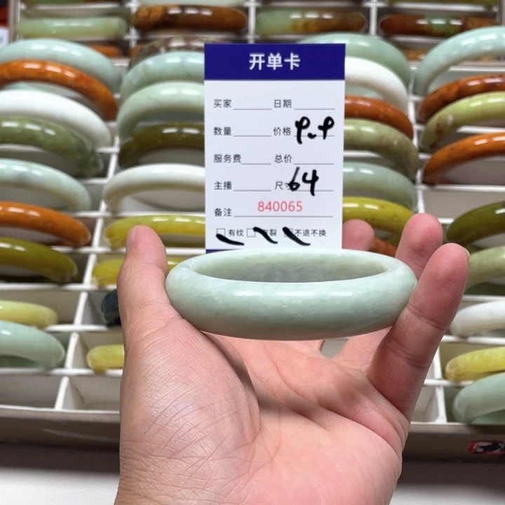 蛇纹石玉手镯未镶嵌楚**人