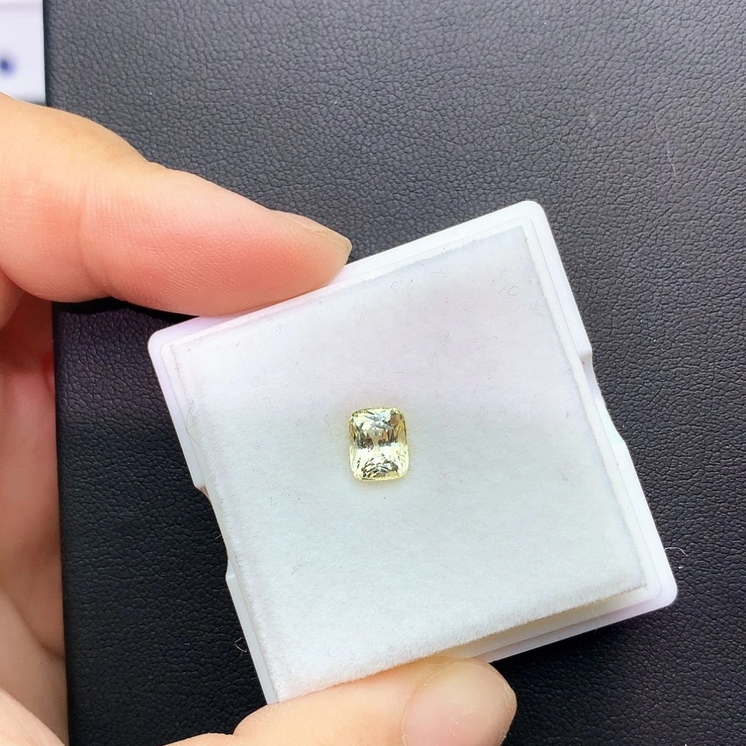 蓝宝石裸石未镶嵌天然无烧黄蓝宝裸石福利