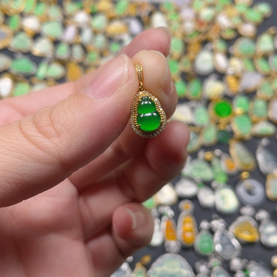 翡翠颈饰18K金镶嵌天然翡翠18kA货