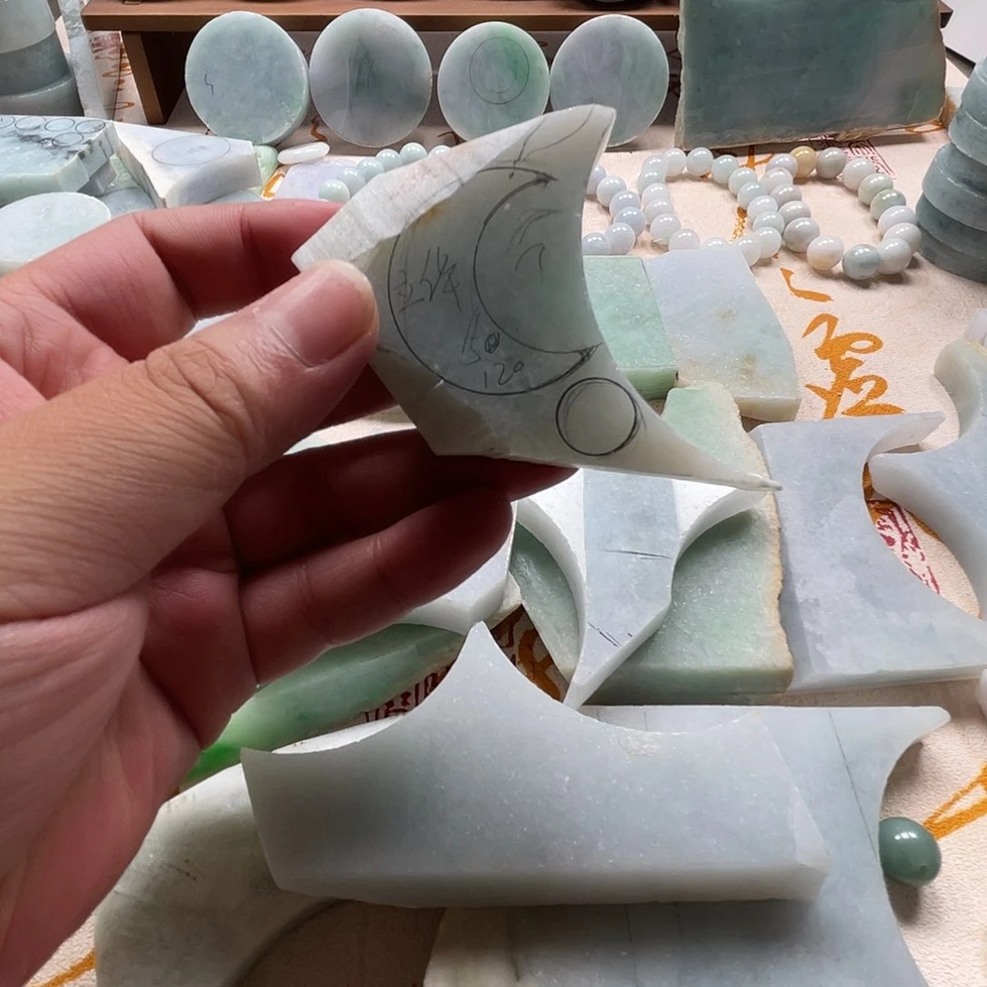 翡翠未镶嵌颈饰缅甸翡翠A货毛料