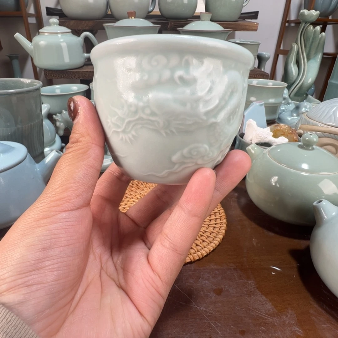精品玉青龙杯。