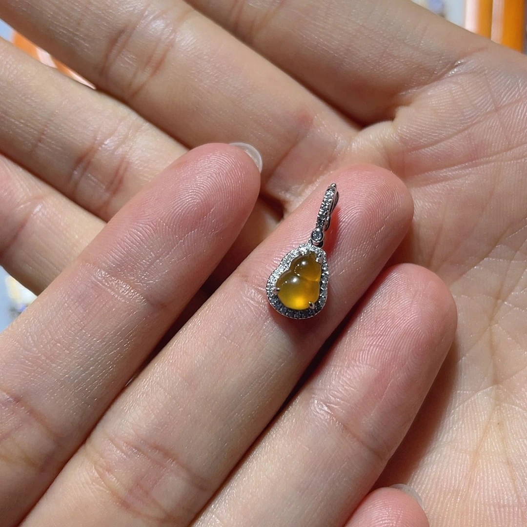 翡翠18K金镶嵌吊坠(不含链)爱*薇