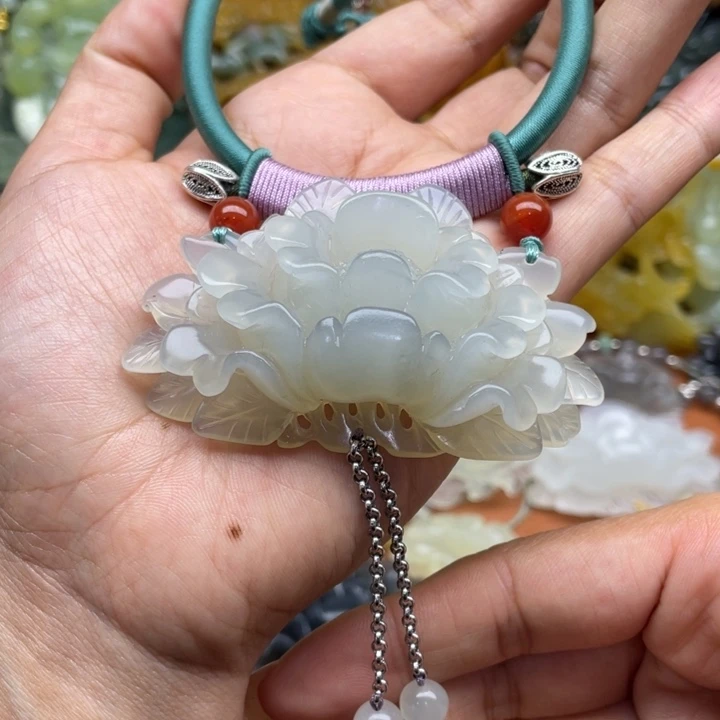 蛇纹石玉未镶嵌吊坠