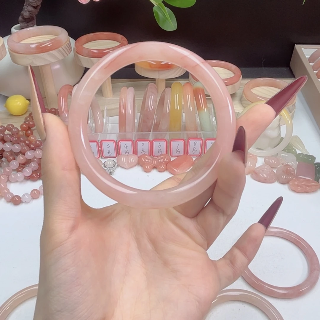 哪***天石英质玉未镶嵌手镯