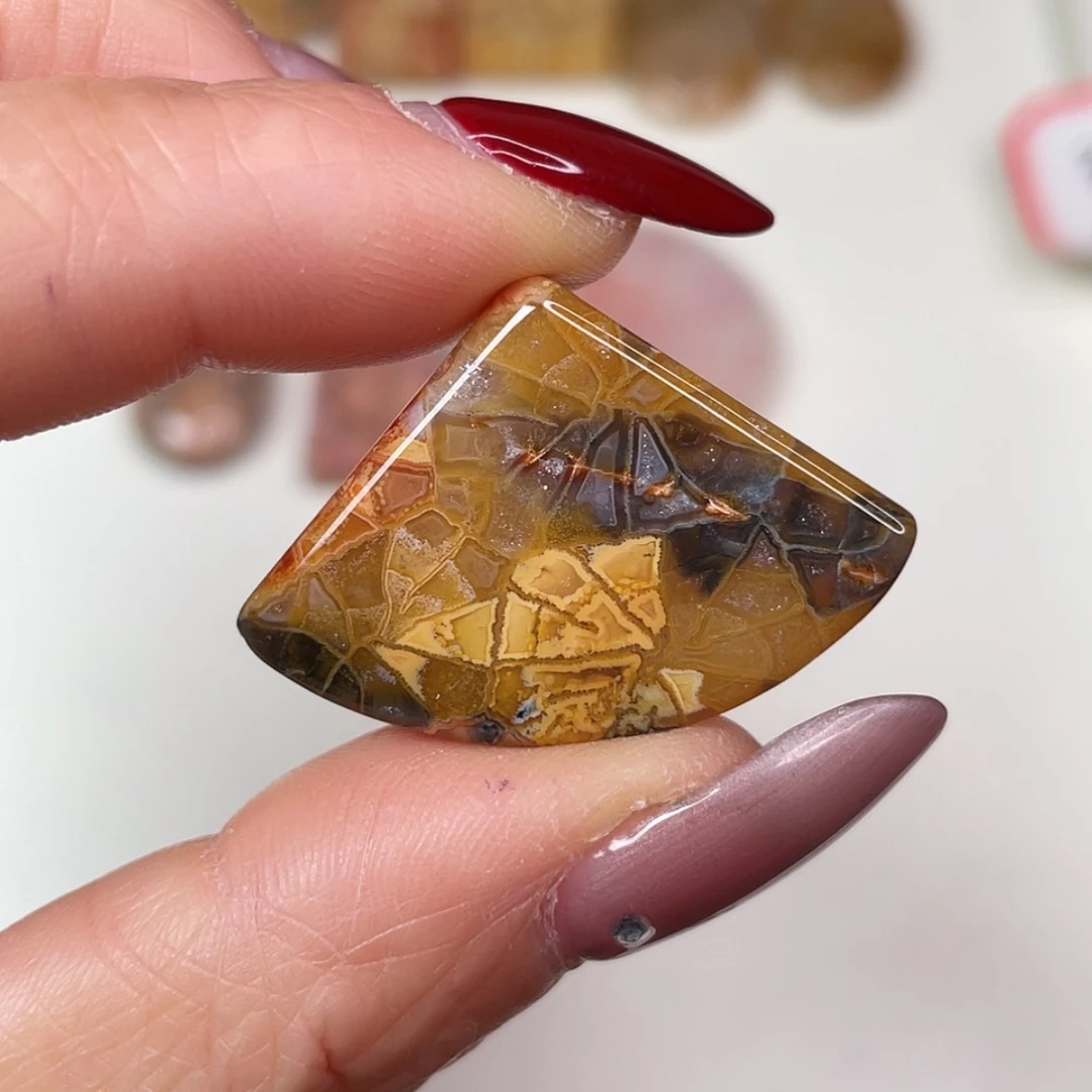 【闪购商品】未镶嵌吊坠(赠链)硅化玉