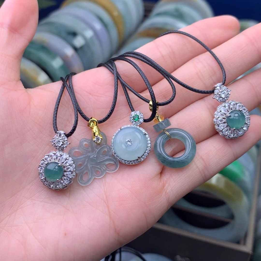 翡翠未镶嵌颈饰多样性发货发一件