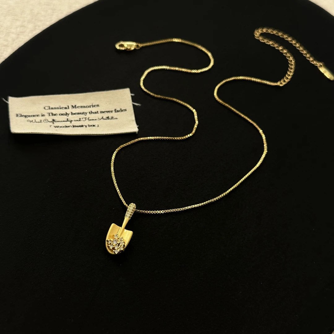 铜合金合成锆石项链 百搭时尚金色铲铲财运旺旺项链678