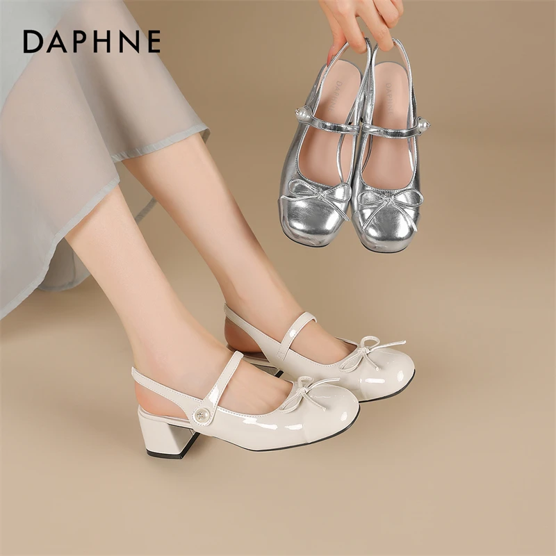 Daphne/达芙妮时装凉鞋女款包头粗跟高跟鞋一字扣配裙子宴会鞋