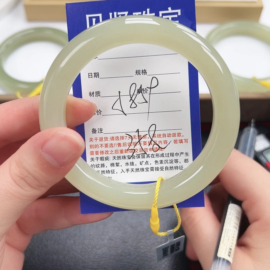 和田玉未镶嵌手镯