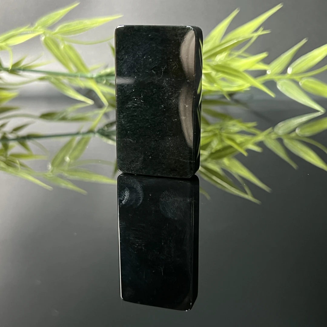 1204GC8879和田玉挂件