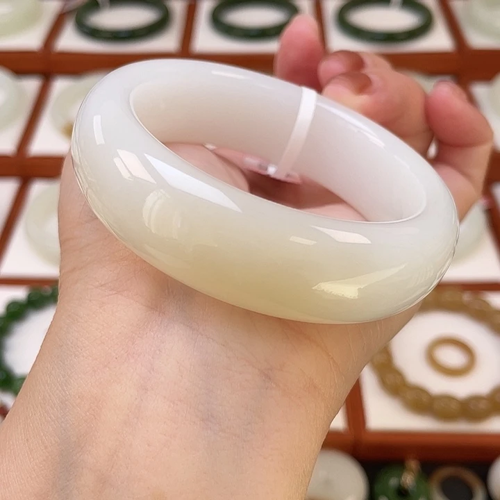 和田玉未镶嵌手镯