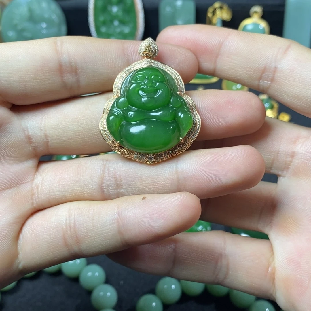 颈饰18K金镶嵌和田玉（碧玉）