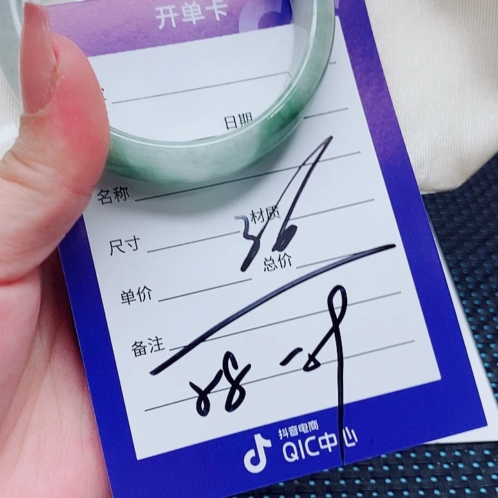 翡翠未镶嵌手镯（圆镯）