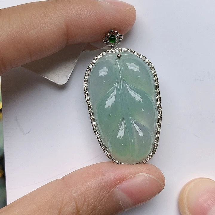 颈饰18K金镶嵌翡翠天然翡翠