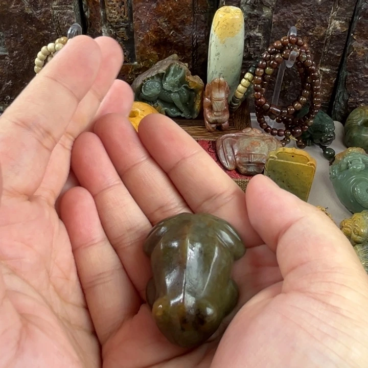虎***1岫岩河磨玉（透闪石质玉）未镶嵌把件