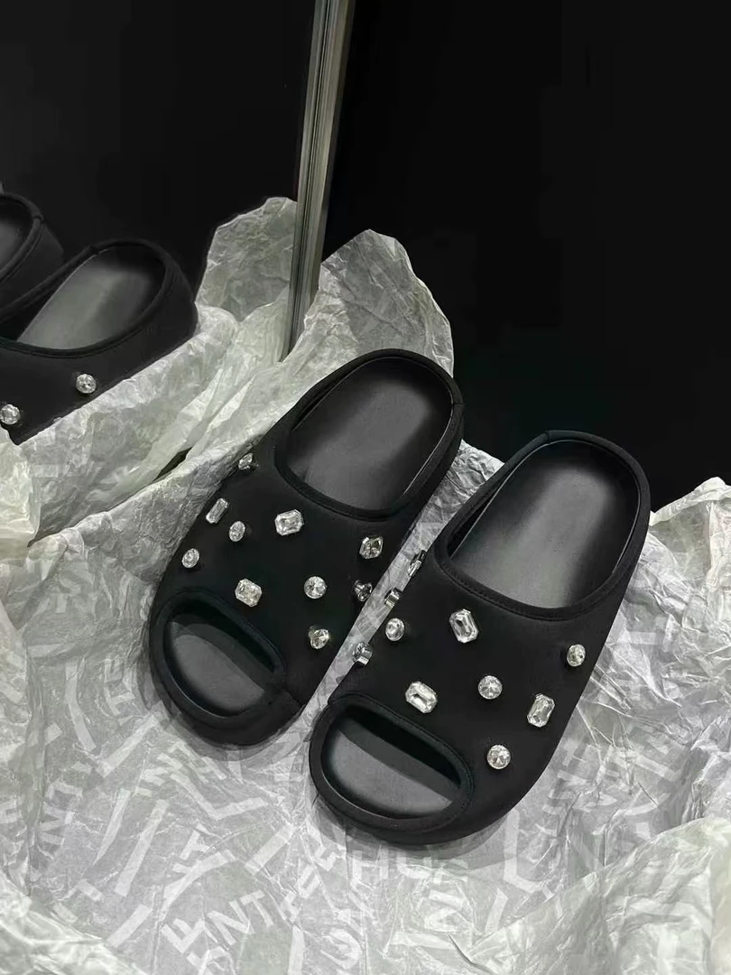 厚底黑色粗跟凉鞋2025年夏季法式水钻高质感鱼嘴