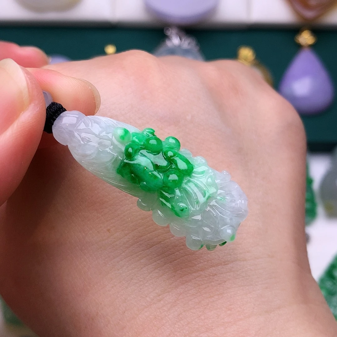 翡翠未镶嵌颈饰白菜