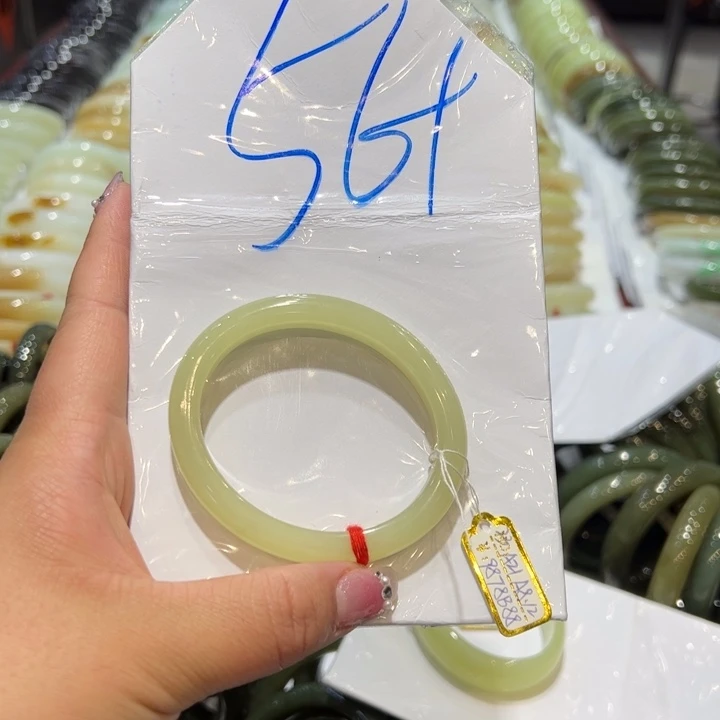 和田玉手镯未镶嵌是***呀