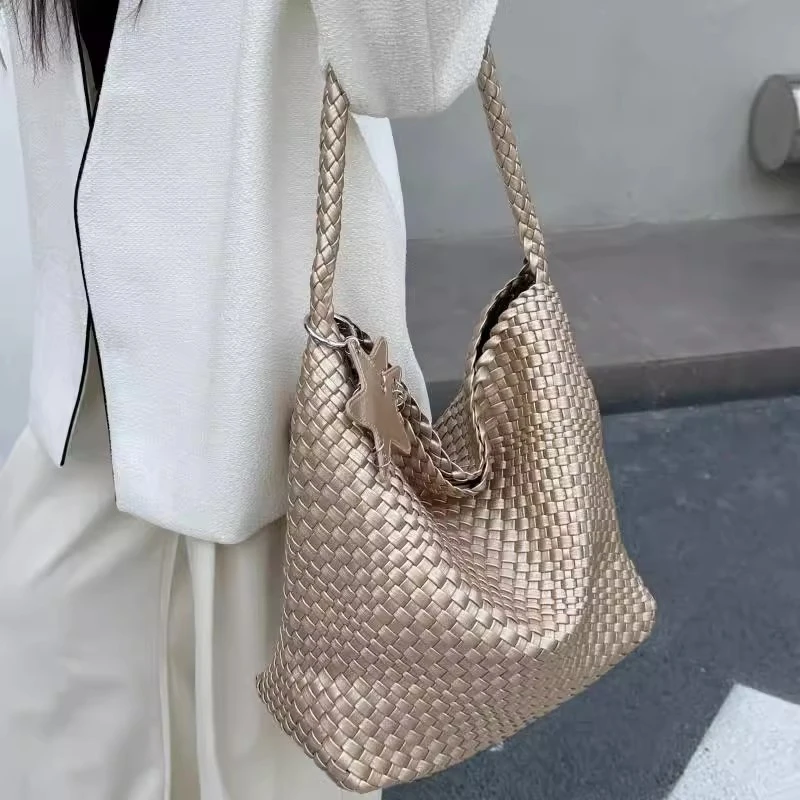 2025夏季新款香槟色编织托特包包女大容量大包手提单肩斜挎水桶包
