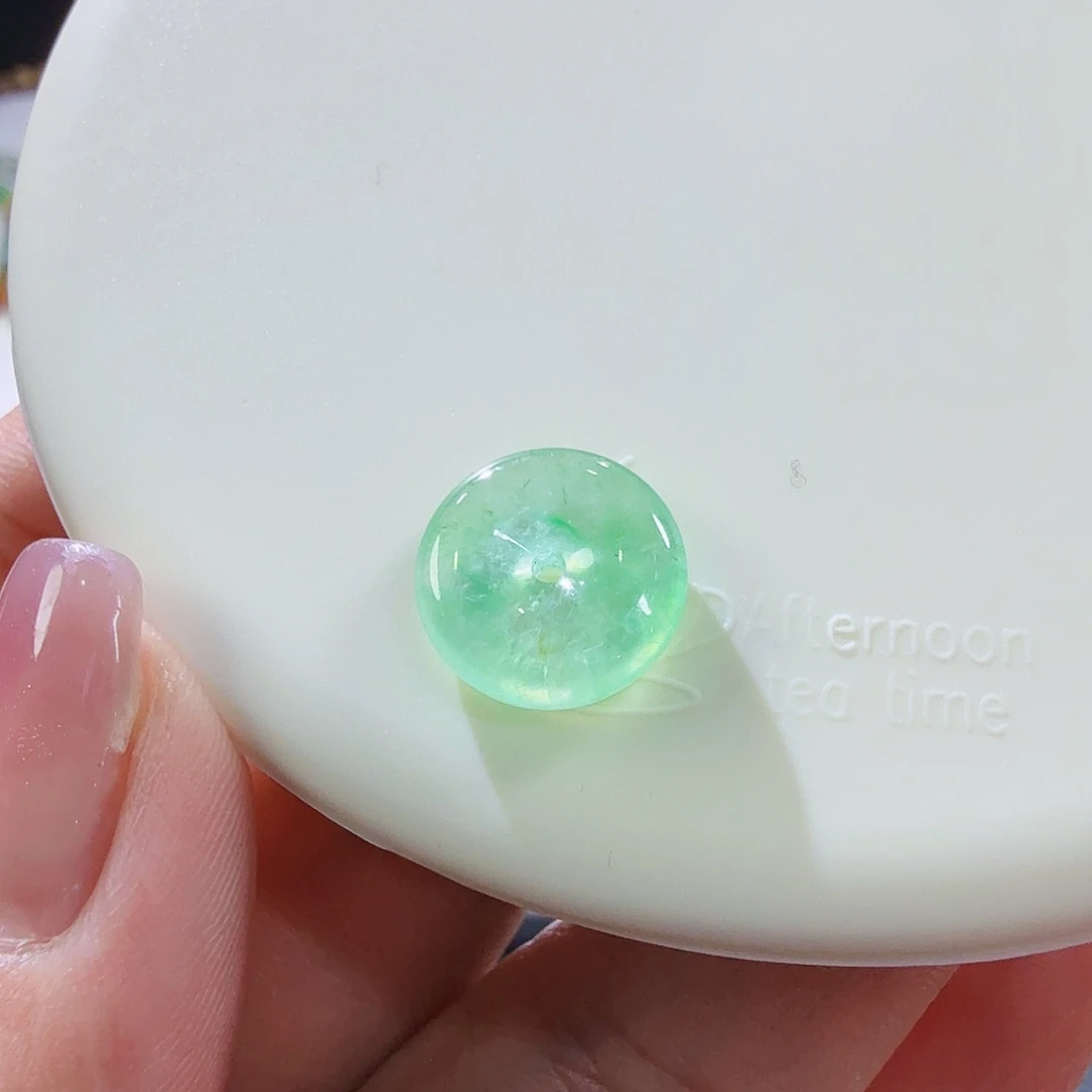 翡翠未镶嵌颈饰裸石