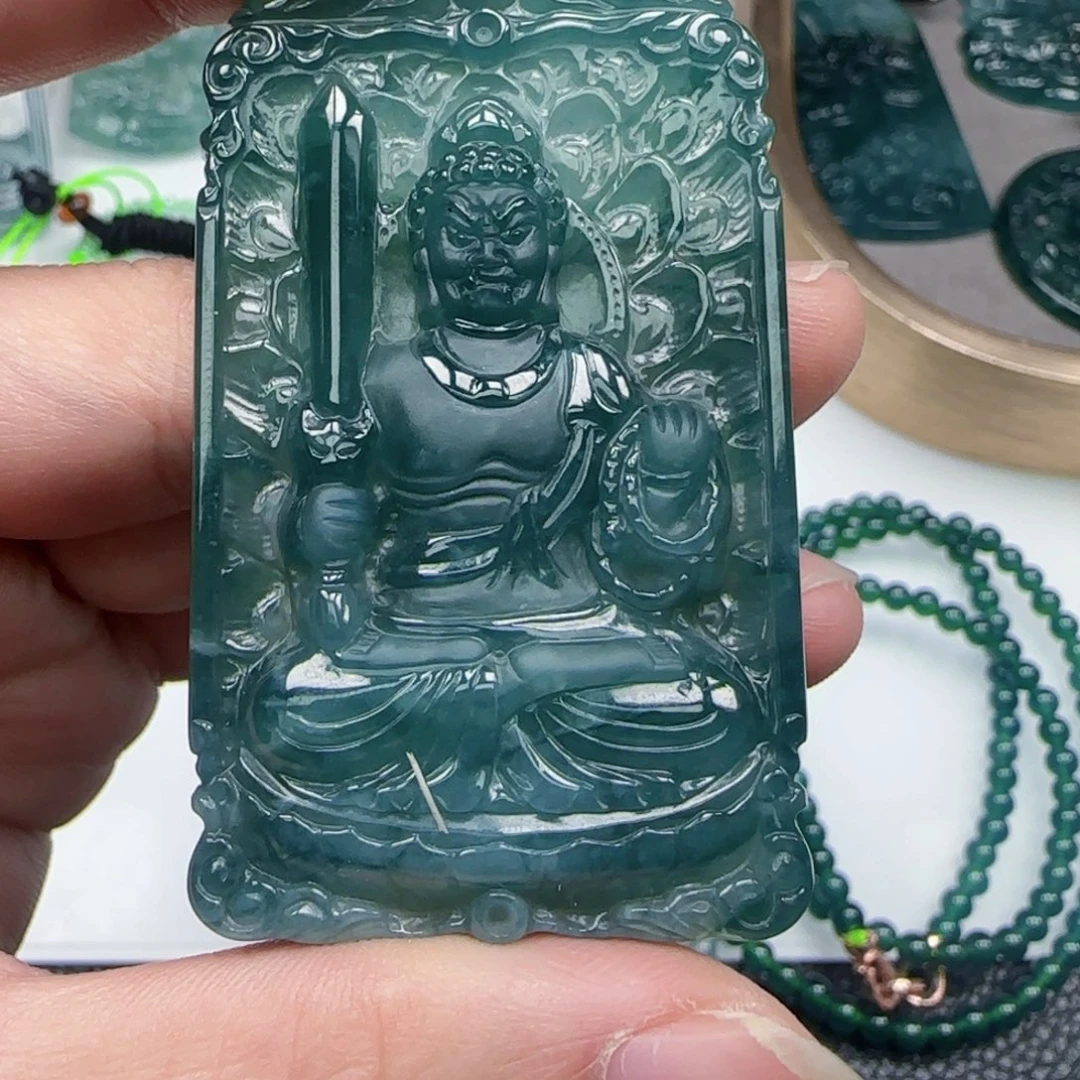 翡翠未镶嵌颈饰05