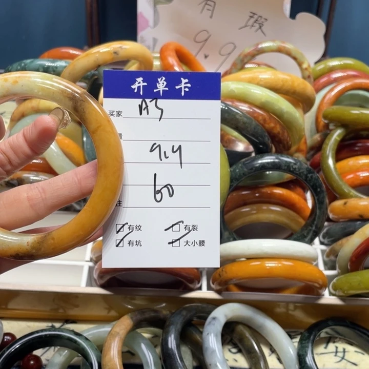 蛇纹石玉手镯未镶嵌柒*?