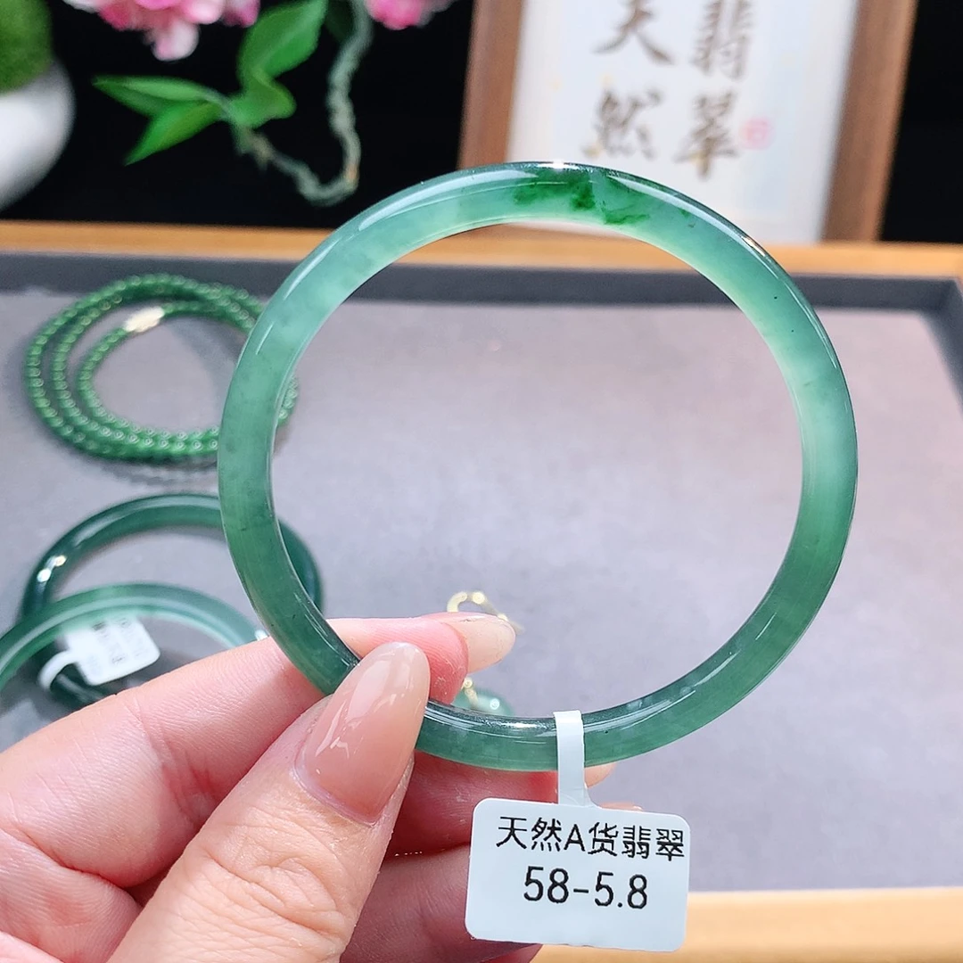 未镶嵌手镯（圆镯）翡翠