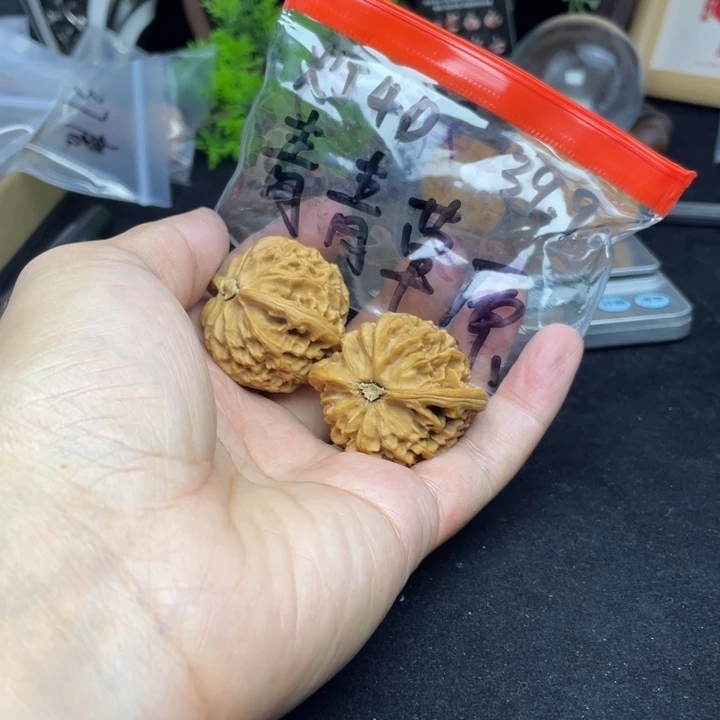 文玩核桃吊坠青****王宫灯