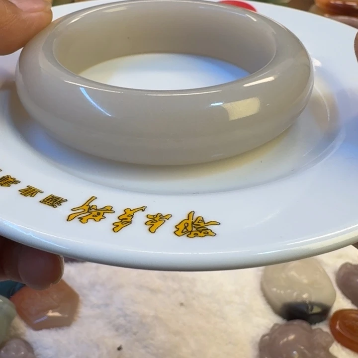 石英岩玉未镶嵌手镯