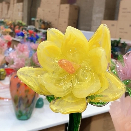 琉璃花瓶高45厘米宽9厘米