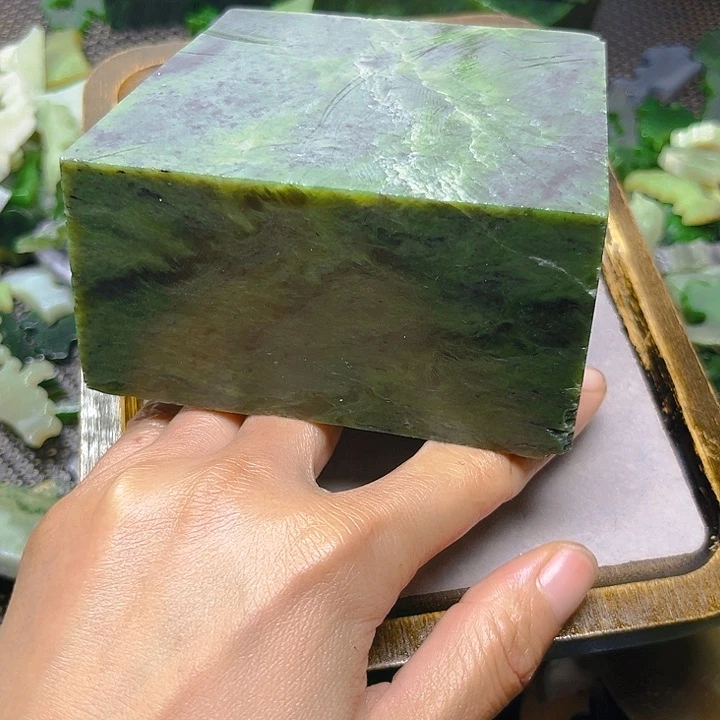 未镶嵌和田玉（糖玉）珠宝半成品毅****）