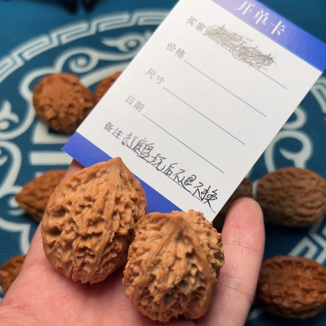 桃***水文玩核桃吊坠全品野生鸡心