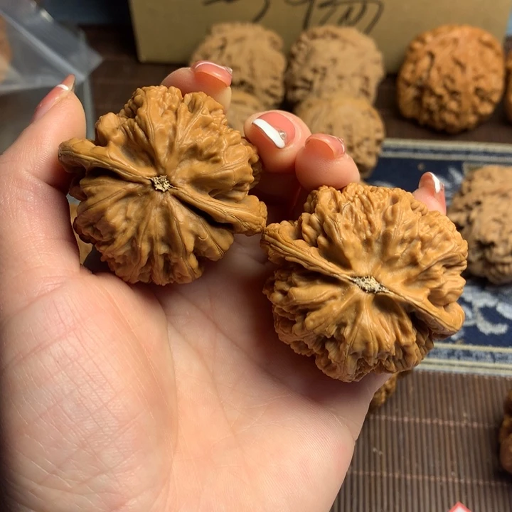 吊坠文玩核桃独***?粗筋