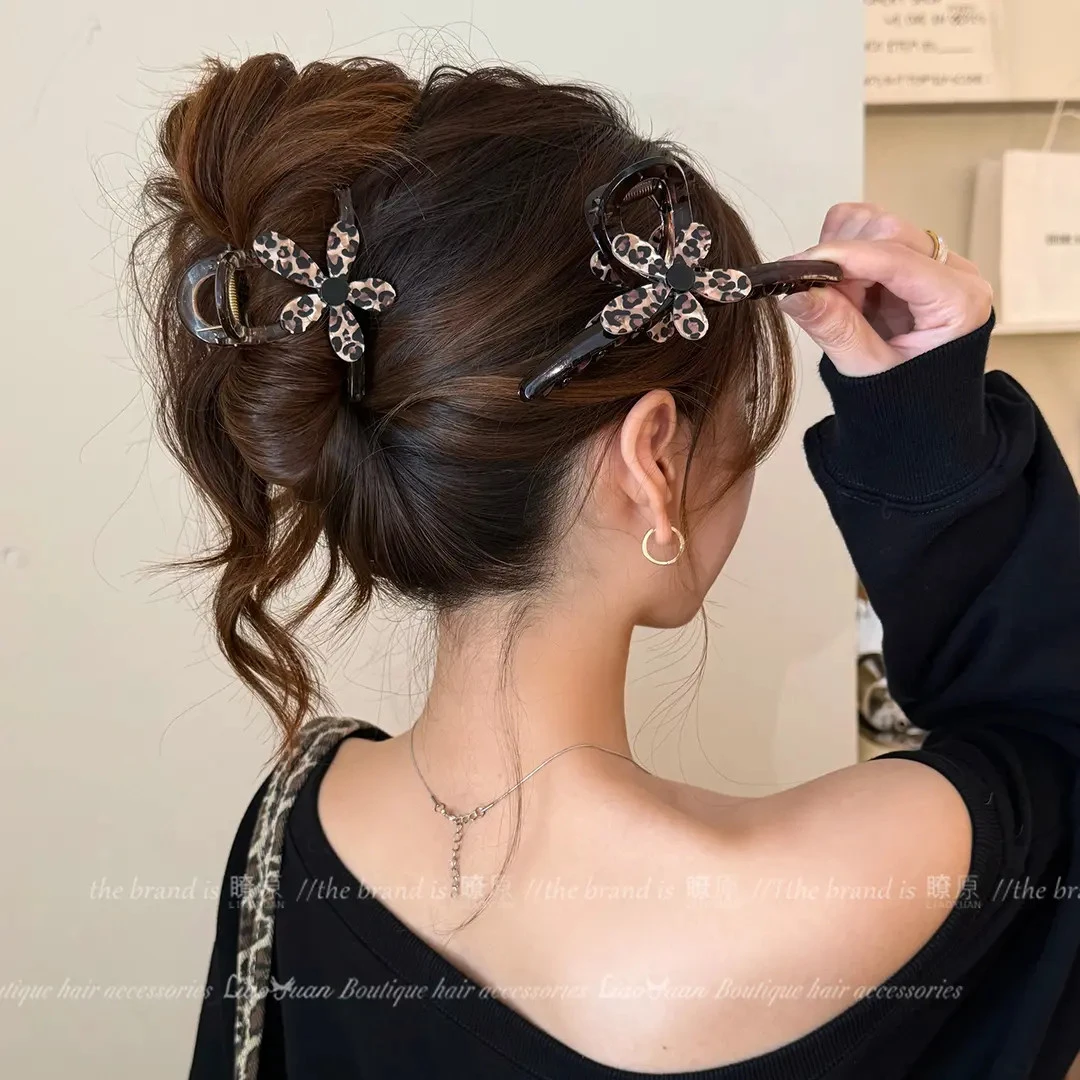 豹纹花朵头发抓夹女高级感2025新款鲨鱼夹后脑勺高马尾盘发夹发饰