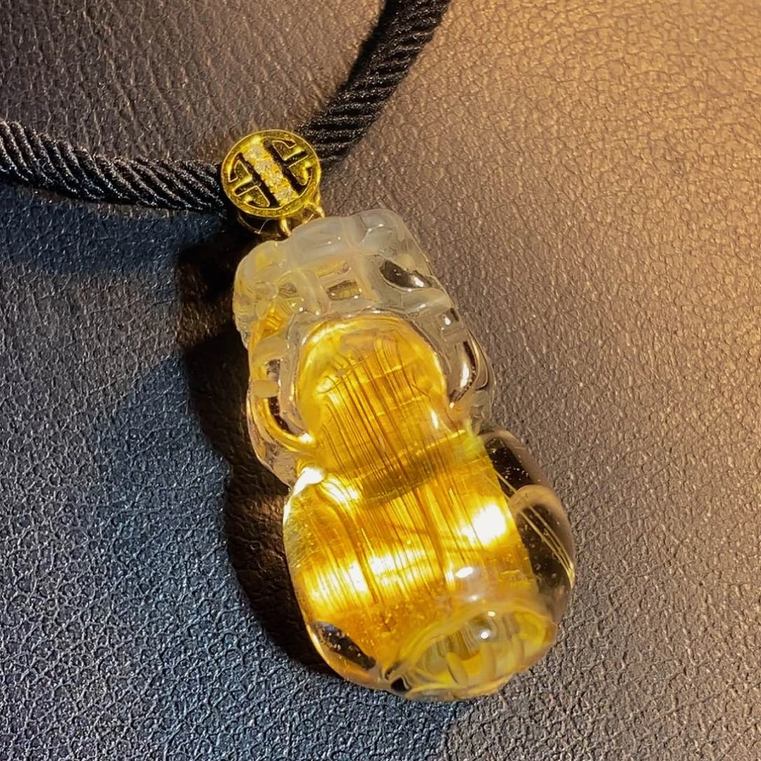 水晶颈饰18K金镶嵌天然高品顺平板钛晶貔貅吊坠