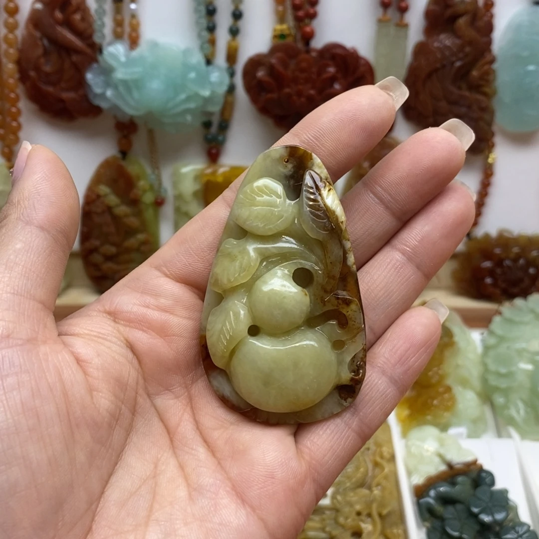 蛇纹石玉未镶嵌颈饰