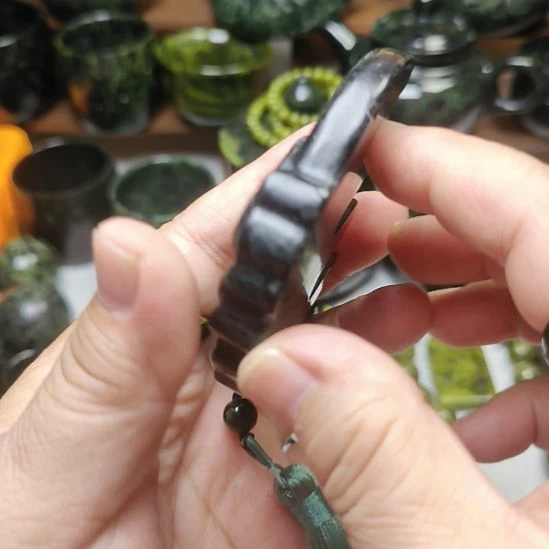 未镶嵌蛇纹石玉梳子微瑕
