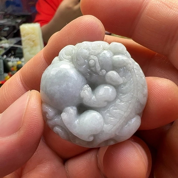 翡翠未镶嵌颈饰守护貔貅